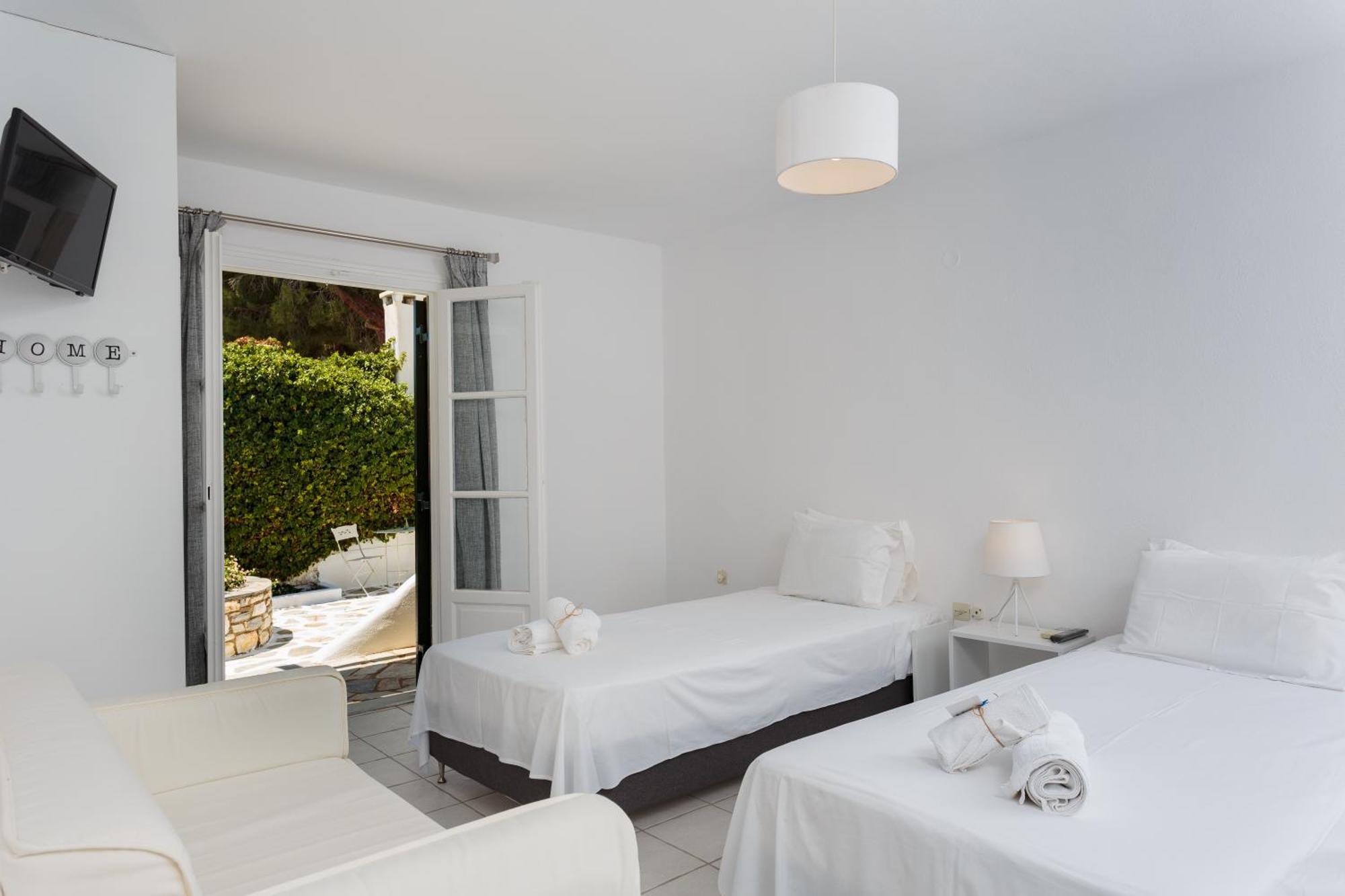 Tzane Studios & Apartments - Steps Away From Golden Beach Chrisi Akti  Exterior photo